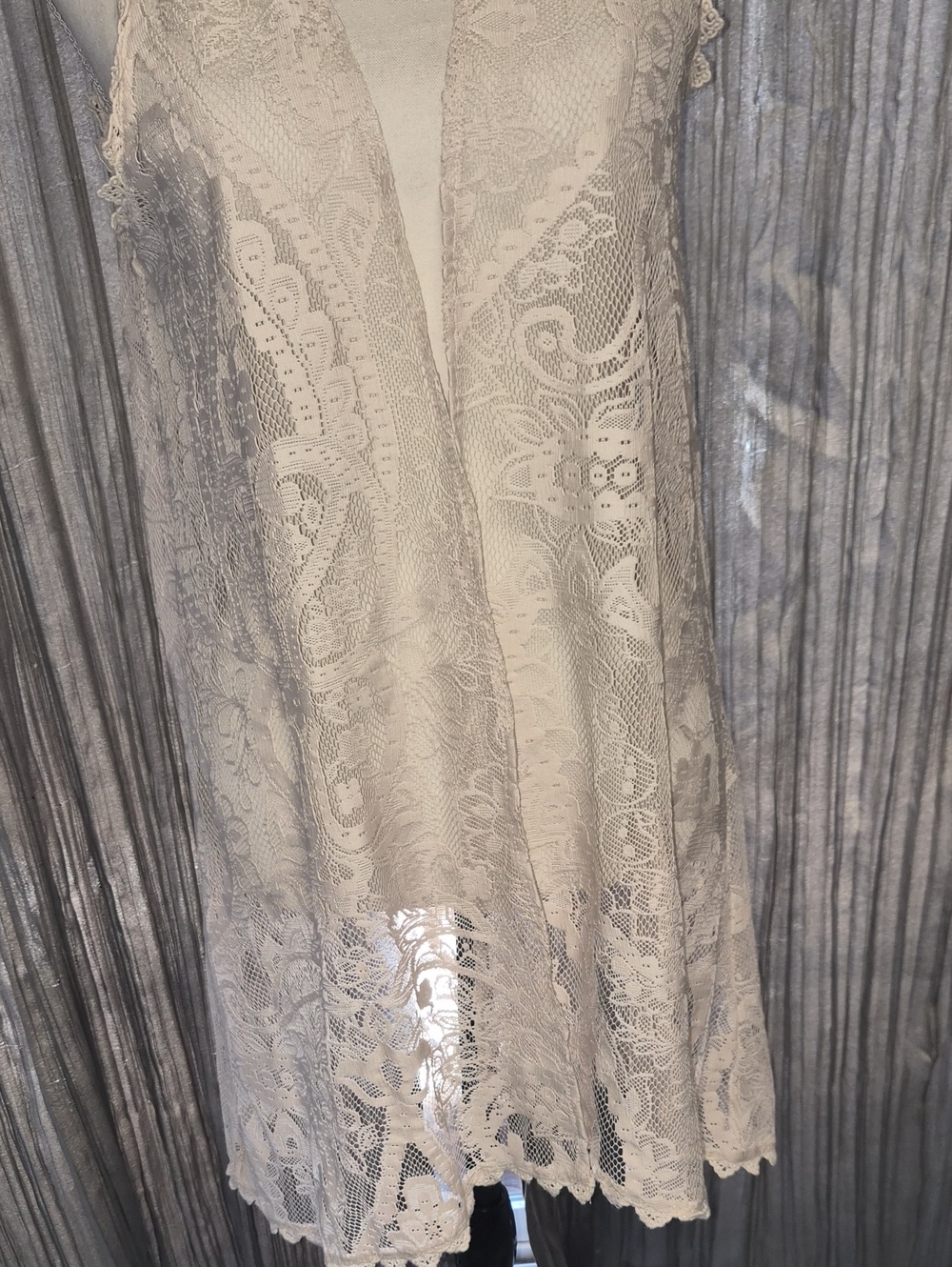 love on a hanger Cream Lace Vest Ptp 20